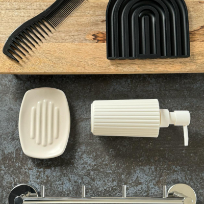 TÖBBSZÖRÖS ROZSDAMENTES ACÉL FÜRDŐSZOBAI AKASZTÓK – AMIKOR AZ ELEGANCIA TALÁLKOZIK A FUNKCIONALITÁSSAL